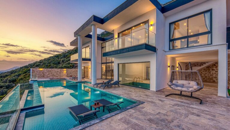 Why Is It Important to Choose A Professional Pool Builder?