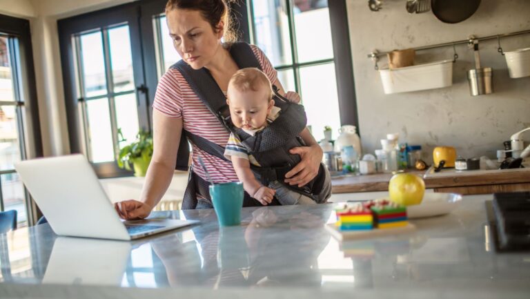 10 Dressing Tips For Working Moms